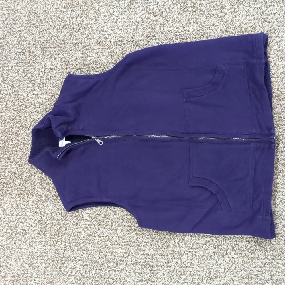 3/$30 Coldwater Creek purple plum fleece lined cozy vest zippered M (10-12)